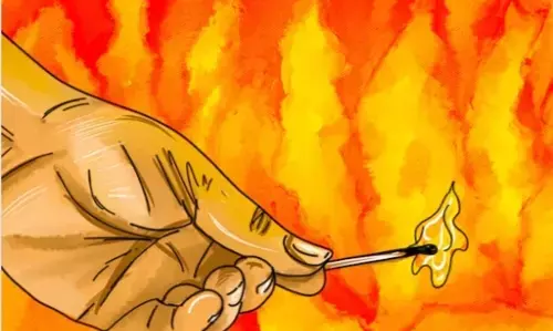 गर्लफ्रेंड ने किया ब्लॉक तो कानपुर का शख्स पहुंच गया बरेली और खुद पर डाला पेट्रोल