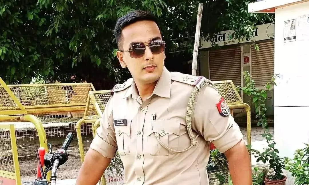 वाराणसी के दारोगा की शर्मनाक करतूत, शादी का झांसा देकर युवती का किया यौन शोषण, आइजीआरएस पोर्टल से युवती ने लगाई न्याय की गुहार वाराणसी के दारोगा की शर्मनाक करतूत, शादी का झांसा देकर युवती का किया यौन शोषण, आइजीआरएस पोर्टल से युवती ने लगाई न्याय की गुहार