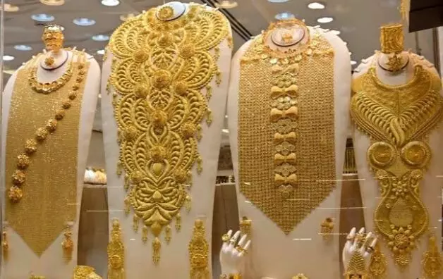 सोने की कीमत अपडेट: सोने के रेट में फिर आई गिरावट 3200 प्रति 10 ग्राम गिरकर पहुंचा 57000 पर सोने की कीमत अपडेट: सोने के रेट में फिर आई गिरावट 3200 प्रति 10 ग्राम गिरकर पहुंचा 57000 पर