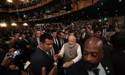 सारी दुनिया में भक्त नहीं रहते मोदी साहब! सारी दुनिया में भक्त नहीं रहते मोदी साहब!