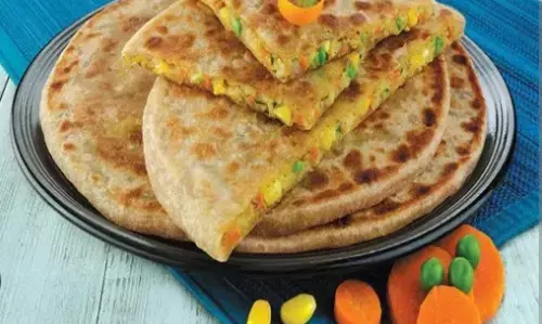 मिक्स वेज पराठा: अपने दिन की शुरुआत पौष्टिक वेज पराठे से करें, देखें रेसिपी मिक्स वेज पराठा: अपने दिन की शुरुआत पौष्टिक वेज पराठे से करें, देखें रेसिपी