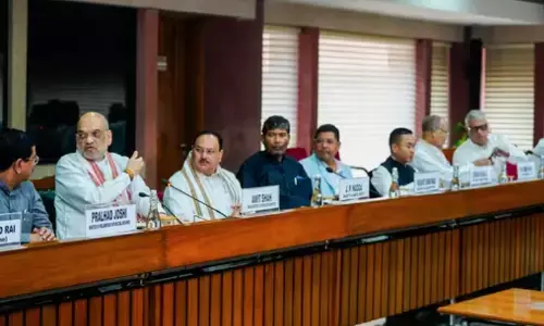 Manipur Violence: मणिपुर हिंसा को लेकर सर्वदलीय बैठक शुरू, गृह मंत्री शाह, नड्डा और विपक्ष के कई नेता शामिल Manipur Violence: मणिपुर हिंसा को लेकर सर्वदलीय बैठक शुरू, गृह मंत्री शाह, नड्डा और विपक्ष के कई नेता शामिल