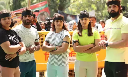 Wrestlers Protest: पहलवानों ने सड़क पर खत्म किया दंगल, अब कोर्ट में चलेगी बृजभूषण सिंह के खिलाफ लड़ाई Wrestlers Protest: पहलवानों ने सड़क पर खत्म किया दंगल, अब कोर्ट में चलेगी बृजभूषण सिंह के खिलाफ लड़ाई