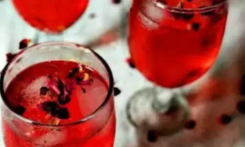 गुलाब शरबत रेसिपी: गर्मी से राहत के लिए बनाएं गुलाब का शरबत, विधि देखे यहां