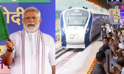 Vande Bharat Express: पीएम मोदी ने 5 वंदे भारत ट्रेनों को दिखाई हरी झंडी, मध्य प्रदेश को मिली दो नई ट्रेनें Vande Bharat Express: पीएम मोदी ने 5 वंदे भारत ट्रेनों को दिखाई हरी झंडी, मध्य प्रदेश को मिली दो नई ट्रेनें