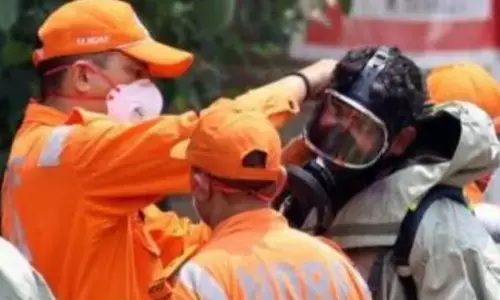 рдкреБрдгреЗ рдореЗрдВ рднрд╛рд░реА рдмрд╛рд░рд┐рд╢ рдХреЗ рджреМрд░рд╛рди рдЧрд┐рд░реА рдЫрдд, 50 рд╡рд░реНрд╖реАрдп рд╡реНрдпрдХреНрддрд┐ рдХреА рд╣реБрдИ рдореМрдд, рдПрдХ рдШрд╛рдпрд▓ рдкреБрдгреЗ рдореЗрдВ рднрд╛рд░реА рдмрд╛рд░рд┐рд╢ рдХреЗ рджреМрд░рд╛рди рдЧрд┐рд░реА рдЫрдд, 50 рд╡рд░реНрд╖реАрдп рд╡реНрдпрдХреНрддрд┐ рдХреА рд╣реБрдИ рдореМрдд, рдПрдХ рдШрд╛рдпрд▓