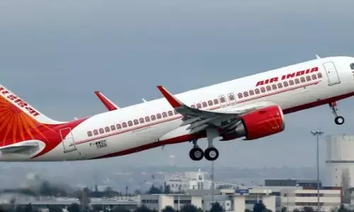 एयर इंडिया की फ्लाइट के अंदर शौच, पेशाब करने पर यात्री एयरपोर्ट पर हुआ गिरफ्तार