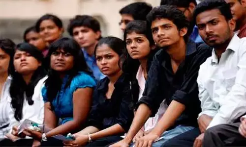 आदतन ड्यूटी से गायब रहने वालों शिक्षकों और कर्मचारियों पर गिरी गाज, 1000 हजार से ज्यादा का रोक गया वेतन