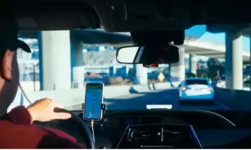 भारतीय मूल के ड्राइवर ने उबर का इस्तेमाल करके भारतीयों को पहुंचाया कनाडा से अमेरिका, 3 साल की हुई जेल भारतीय मूल के ड्राइवर ने उबर का इस्तेमाल करके भारतीयों को पहुंचाया कनाडा से अमेरिका, 3 साल की हुई जेल