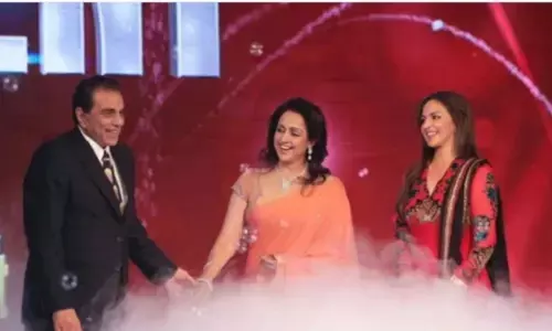 धर्मेंद्र ने पत्नी हेमा और बेटियों के लिए पोस्ट किया इमोशनल नोट:बोले, उम्र और बीमारी... धर्मेंद्र ने पत्नी हेमा और बेटियों के लिए पोस्ट किया इमोशनल नोट:बोले, उम्र और बीमारी...