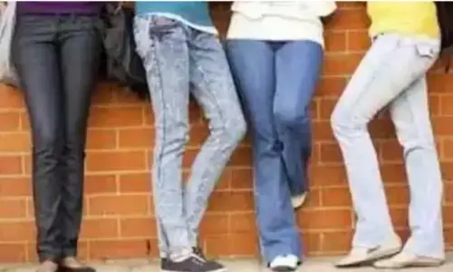 बिहार शिक्षा विभाग कार्यालयों में जींस और टी-शर्ट पहनने पर लगा प्रतिबंध बिहार शिक्षा विभाग कार्यालयों में जींस और टी-शर्ट पहनने पर लगा प्रतिबंध