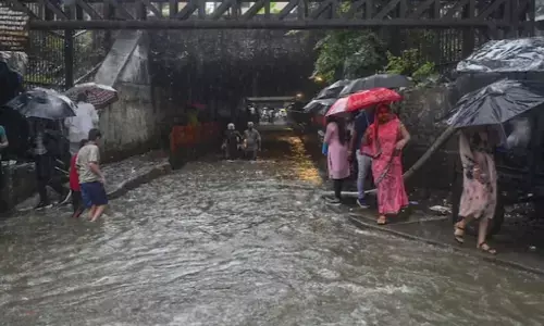भ्रष्टाचार के कारण डूब गई मुंबई: उद्धव सेना ने महाराष्ट्र सरकार की आलोचना की