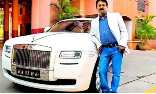 रमेश बाबू कौन हैं? कभी गरीबी और भुखमरी से लड़ा यह अरबपति नाई, अब है 400 लग्जरी कारों का मालिक रमेश बाबू कौन हैं? कभी गरीबी और भुखमरी से लड़ा यह अरबपति नाई, अब है 400 लग्जरी कारों का मालिक