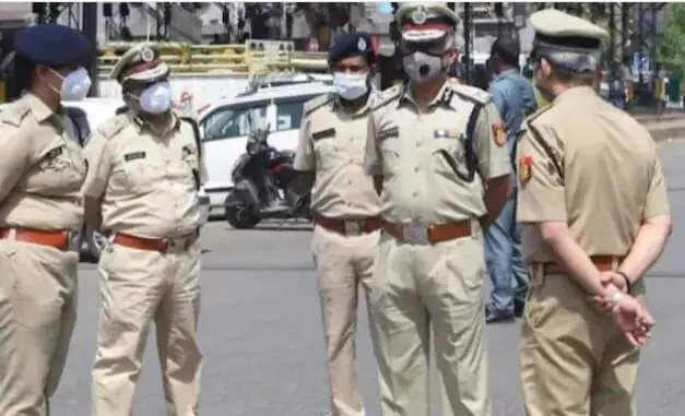 दिल्ली में मंदिर के पास मिला कटा हुआ भैंस का सिर दो नाबालिग को किया गया गिरफ्तार दिल्ली में मंदिर के पास मिला कटा हुआ भैंस का सिर दो नाबालिग को किया गया गिरफ्तार