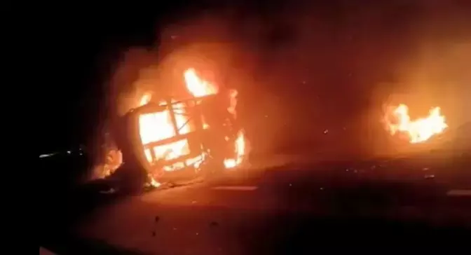 मुंबई-नागपुर एक्सप्रेसवे पर बस में आग लगने से 26 लोगों की मौत, जांच के हुए आदेश