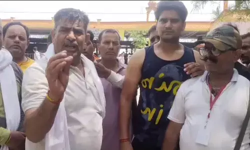 गाजियाबाद से बाबा बर्फानी के दर्शन करने के लिए 150 लोग तीन दिन से फंसे हुए, विधायक ने की ये मांग गाजियाबाद से बाबा बर्फानी के दर्शन करने के लिए 150 लोग तीन दिन से फंसे हुए, विधायक ने की ये मांग