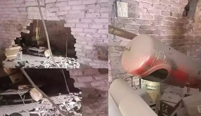 दिल्ली में प्लास्टिक मोल्डिंग फैक्ट्री मे कंप्रेसर फटने से 2 लोगों की हो गई मौत दिल्ली में प्लास्टिक मोल्डिंग फैक्ट्री मे कंप्रेसर फटने से 2 लोगों की हो गई मौत