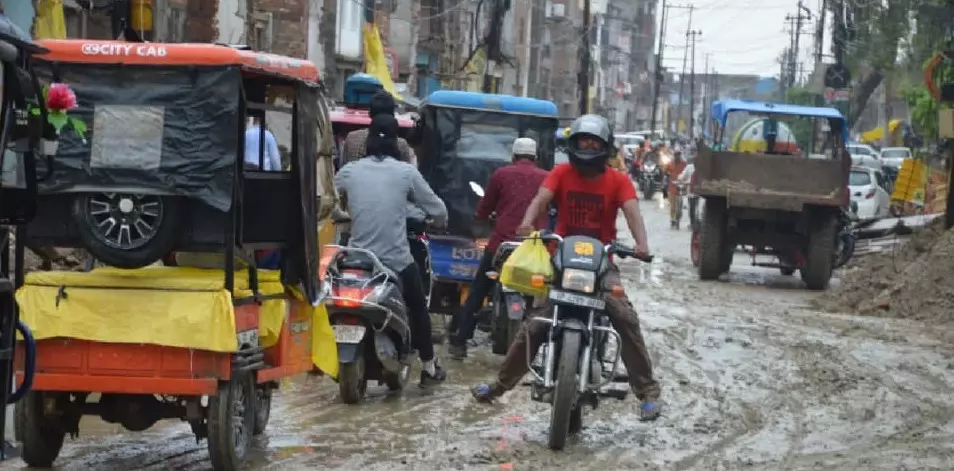 अयोध्‍या में बार‍िश से मचा हाहाकार, कारसेवकपुरम में भरा पानी, रामपथ बना दुर्गम, लोग परेशान