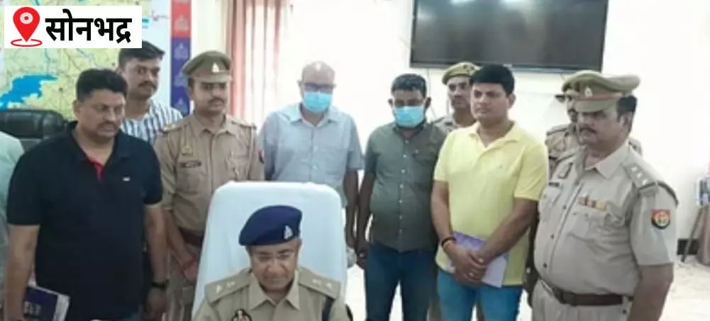 25 हजार का इनामी सोनभद्र का पूर्व एआरटीओ साथी समेत गिरफ्तार, थानों में बंद वाहनों को छुड़ाने का मामला 25 हजार का इनामी सोनभद्र का पूर्व एआरटीओ साथी समेत गिरफ्तार, थानों में बंद वाहनों को छुड़ाने का मामला
