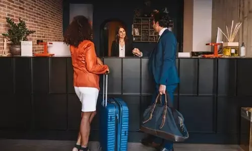 होटल के कमरे में चेक-इन करने से पहले जान ले यह बातें, आएंगी आपके काम