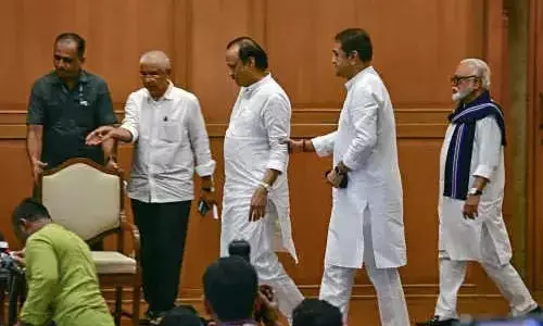 भतीजे अजित पंवार द्वारा बगावत को चाचा शरद पंवार ने बताया डकैती, पीएम आवास के नो फ्लाइंग जोन में ड्रोन की खबर से हड़कंप! भतीजे अजित पंवार द्वारा बगावत को चाचा शरद पंवार ने बताया डकैती, पीएम आवास के नो फ्लाइंग जोन में ड्रोन की खबर से हड़कंप!