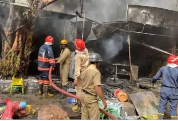मणिपुर में कुकी उग्रवादी समूह के नेता का जला दिया गया घर मणिपुर में कुकी उग्रवादी समूह के नेता का जला दिया गया घर