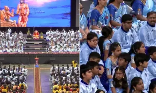 गुरु पूर्णिमा पर टेक्सास में आयोजित कार्यक्रम में 10,000 लोगों ने भगवद गीता का किया पाठ गुरु पूर्णिमा पर टेक्सास में आयोजित कार्यक्रम में 10,000 लोगों ने भगवद गीता का किया पाठ