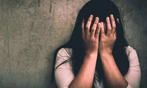 विवाहिता से बलात्कार का प्रयास, विरोध करने पर छत से नीचे फेंका! हालत गम्भीर विवाहिता से बलात्कार का प्रयास, विरोध करने पर छत से नीचे फेंका! हालत गम्भीर