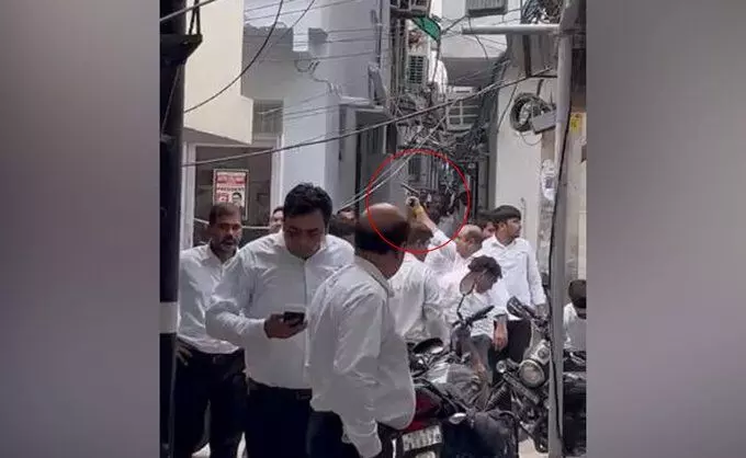 BreakingNews: दिल्ली के तीस हज़ारी कोर्ट परिसर में फायरिंग, वकीलों के दो गुटों में फायरिंग BreakingNews: दिल्ली के तीस हज़ारी कोर्ट परिसर में फायरिंग, वकीलों के दो गुटों में फायरिंग