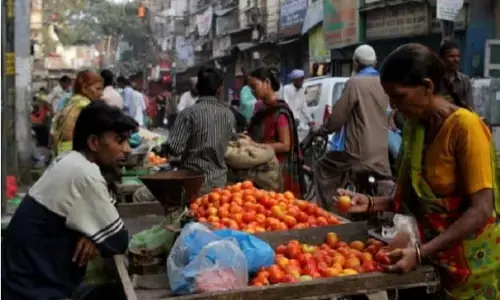 फूलगोभी 60 रुपये प्रति किलोग्राम,हरी मिर्च 350 रुपये: पूरे भारत में सब्जियों की कीमतें बढ़ीं,यहां देखें राज्यवार कीमत फूलगोभी 60 रुपये प्रति किलोग्राम,हरी मिर्च 350 रुपये: पूरे भारत में सब्जियों की कीमतें बढ़ीं,यहां देखें राज्यवार कीमत