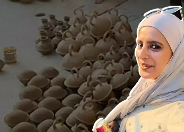 मिलिए कश्मीर की इंजीनियर कुम्हार लड़की साइमा शफी से, जिन्होंने घाटी में सदियों पुरानी कला को आज भी रखा है जीवित मिलिए कश्मीर की इंजीनियर कुम्हार लड़की साइमा शफी से, जिन्होंने घाटी में सदियों पुरानी कला को आज भी रखा है जीवित