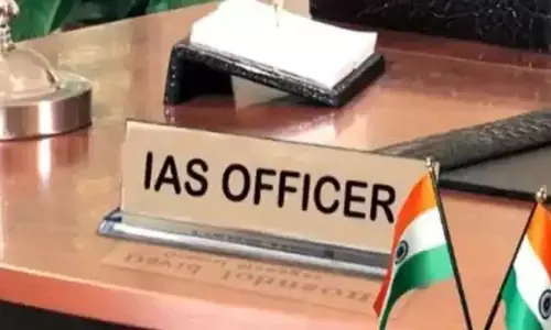 यूपी के इस वरिष्ठ IAS अधिकारी ने मांगा वीआरएस, एक साल में यूपी कैडर के चार अफसर मांग चुके हैं VRS