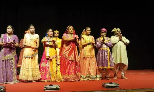 झांसी में भगत मेरे बाबुल का बीजना की अद्भुत प्रस्तुति ने दर्शकों को झिंझोड़ कर रख दिया झांसी में भगत मेरे बाबुल का बीजना की अद्भुत प्रस्तुति ने दर्शकों को झिंझोड़ कर रख दिया