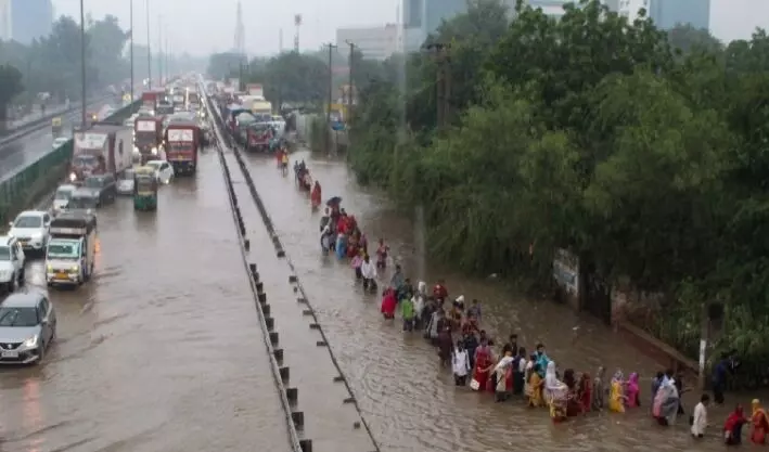 दिल्ली, नोएडा, गाजियाबाद में आज भारी बारिश; जलभराव के कारण ट्रैफिक जाम
