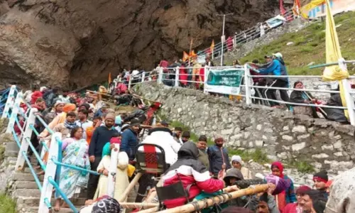 अमरनाथ यात्रा के पहले 5 दिनों में 67000 से भी अधिक तीर्थयात्रियों ने किए अमरनाथ गुफा के दर्शन अमरनाथ यात्रा के पहले 5 दिनों में 67000 से भी अधिक तीर्थयात्रियों ने किए अमरनाथ गुफा के दर्शन