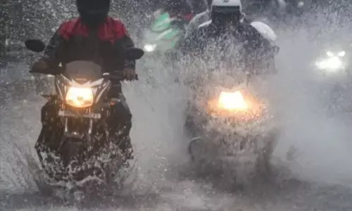 बरसात के मौसम के लिए बाइक टिप्स: इन उपायों से अपनी बाइक को रखें सुरक्षित बरसात के मौसम के लिए बाइक टिप्स: इन उपायों से अपनी बाइक को रखें सुरक्षित