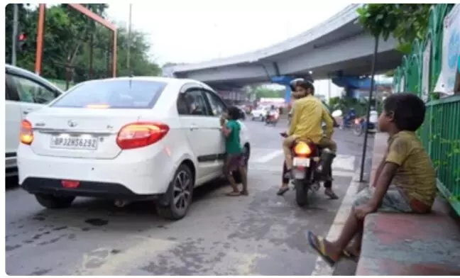 लखनऊ में भिक्षावृत्ति अब करोड़ों रुपये का कारोबार! लखनऊ में भिक्षावृत्ति अब करोड़ों रुपये का कारोबार!