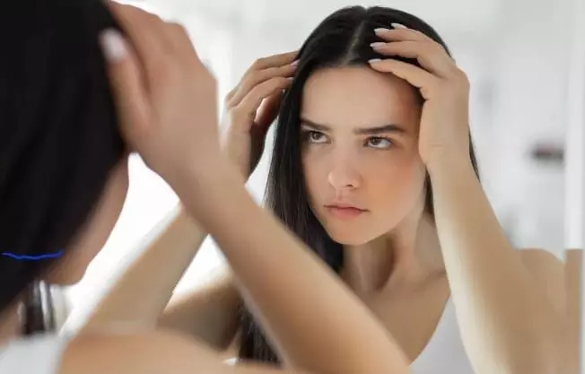 मानसून के मौसम में ऑयली स्कैल्प से कैसे बचें? मानसून के मौसम में ऑयली स्कैल्प से कैसे बचें?