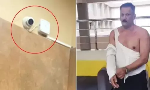 लड़कियों के शौचालय में कैमरे लगाने पर पुणे के एक स्कूल के प्रिंसिपल की हुई पिटाई