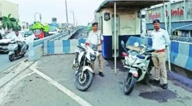 सूरत में पहली बार फ्लाईओवर के ऊपर बनाया गया ट्रैफिक चेक पोस्ट सूरत में पहली बार फ्लाईओवर के ऊपर बनाया गया ट्रैफिक चेक पोस्ट