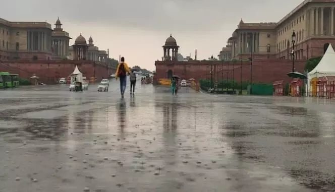 दिल्ली में भारी बारिश, मौसम विभाग ने और बारिश की की है भविष्यवाणी दिल्ली में भारी बारिश, मौसम विभाग ने और बारिश की की है भविष्यवाणी