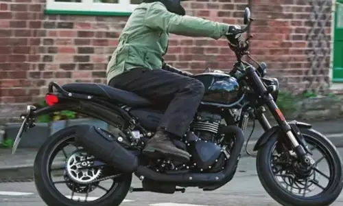 बजाज ऑटो-ट्रायम्फ ने भारत में पेश की स्पीड 400 बाइक, जानें कीमत बजाज ऑटो-ट्रायम्फ ने भारत में पेश की स्पीड 400 बाइक, जानें कीमत