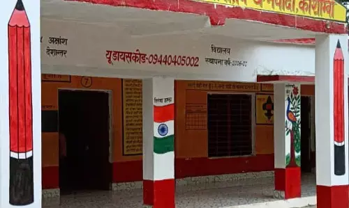 जल्लाद अध्यापक ने छात्रों के साथ हेड मास्टर की भी कर दी पिटाई जल्लाद अध्यापक ने छात्रों के साथ हेड मास्टर की भी कर दी पिटाई