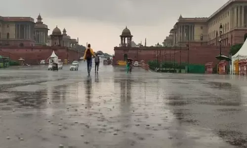 दिल्ली में भारी बारिश, मौसम विभाग ने और बारिश की की है भविष्यवाणी