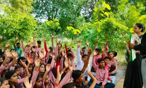 पर्यावरण संरक्षण हेतु: पुलिस वाले की अनूठी पहल, सेल्फी विद झोला