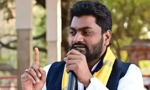 ओमप्रकाश राजभर के बेटे और सुभासपा के महासचिव अरविंद राजभर की गाड़ी पर हमला, चल गए लाठी-डंडे!