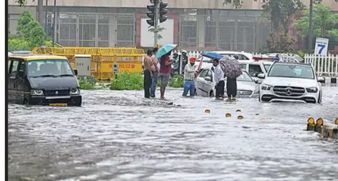 21 साल में जुलाई में सबसे भारी बारिश से दिल्ली में बाढ़