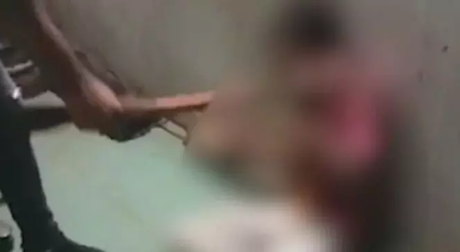 इंदौर में विवाद को लेकर आदिवासी व्यक्ति और उसके नाबालिक भाई को घंटों बंधक बनाकर पीटा गया