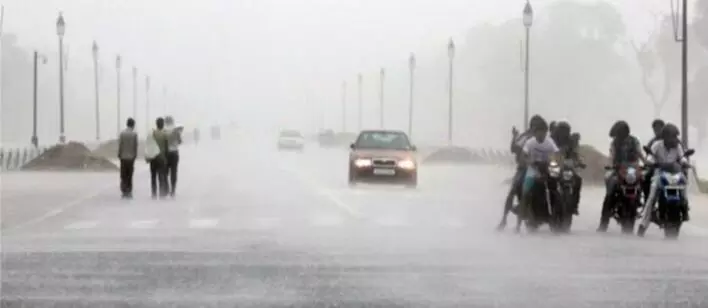 हिमाचल में बारिश का कहर: पुल, भारी बाढ़ में बह गईं कारें हिमाचल में बारिश का कहर: पुल, भारी बाढ़ में बह गईं कारें