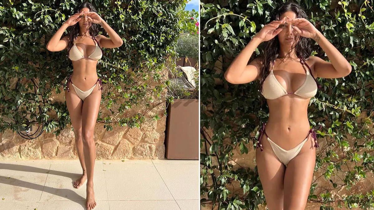Esha Gupta Sexy Photos: Esha Gupta ने बिकिनी पहन दिखाया सेक्सी फिगर, हॉटनेस ने फैंस को बनाया दीवाना Esha Gupta Sexy Photos: Esha Gupta ने बिकिनी पहन दिखाया सेक्सी फिगर, हॉटनेस ने फैंस को बनाया दीवाना